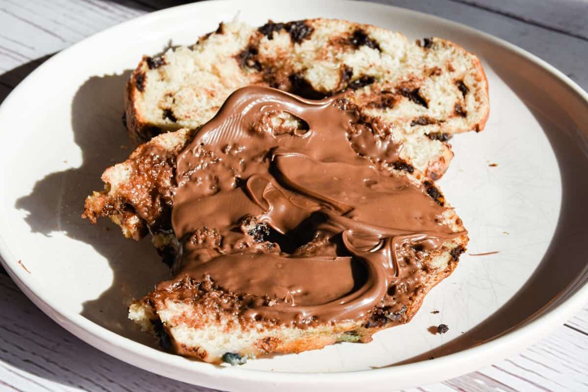 Easy Homemade Chocolate Chip Sourdough Bagels. 