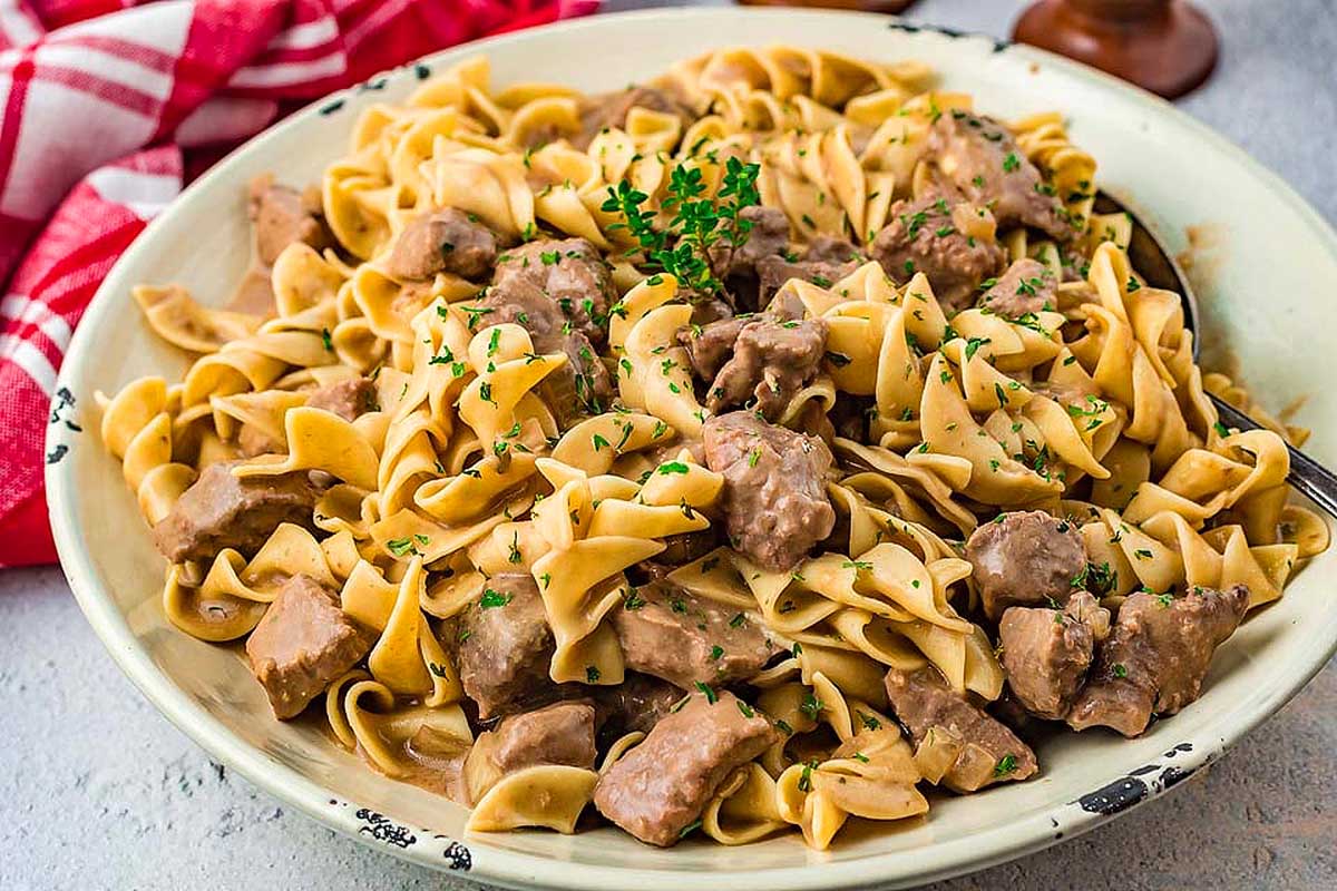 Slow Cooker Beef And Noodles With Mushrooms.