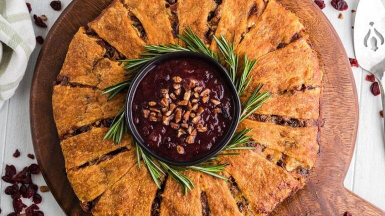 17 Fall Crescent Roll Recipes Perfect for Autumn Gatherings