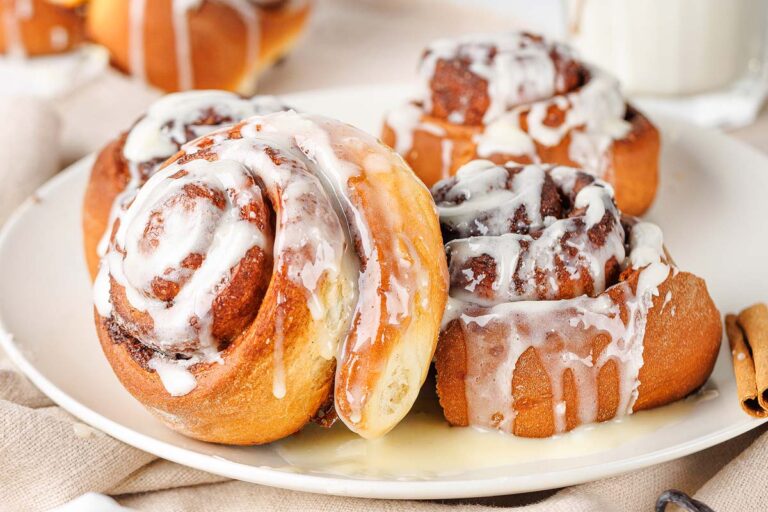 Cinnamon Rolls With Cream Cheese Glaze 